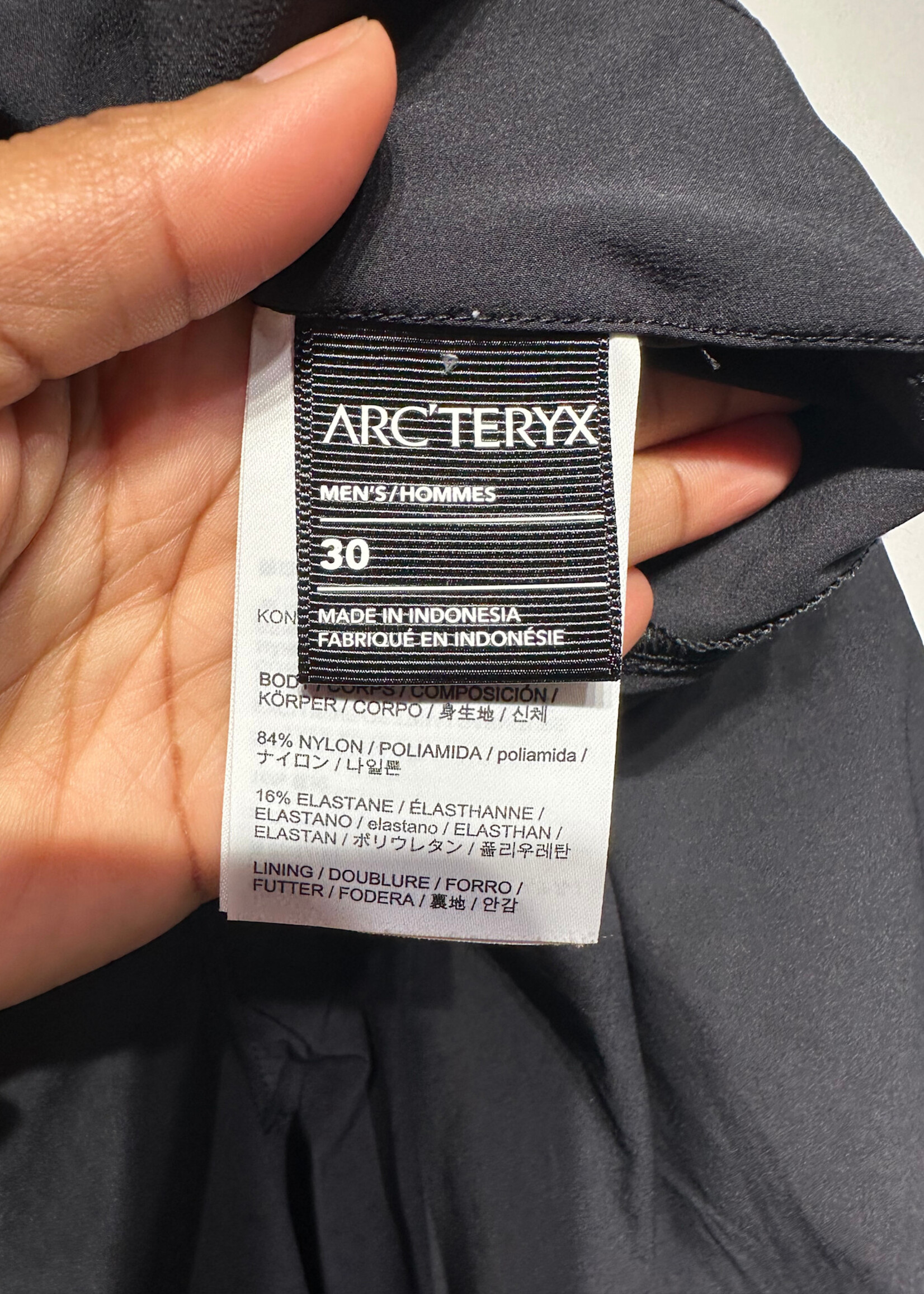 Arcteryx Black Konseal Lightweight Short Masc 30