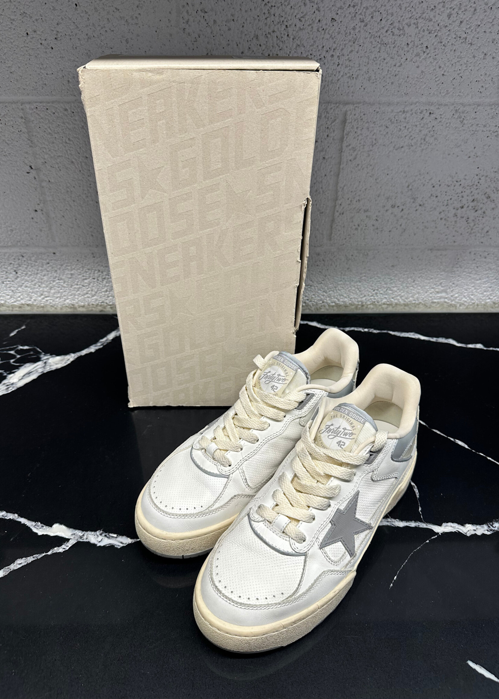 Golden Goose Forty Two White Sneakers Masc 7 Fem 8.5
