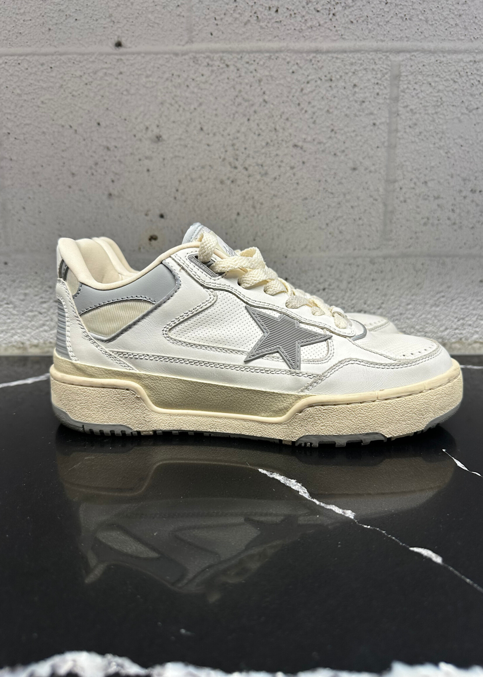 Golden Goose Forty Two White Sneakers Masc 7 Fem 8.5