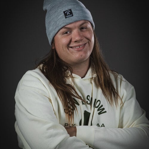 Braiden Adamczyk, Snowboard Specialist at Sun & Snow