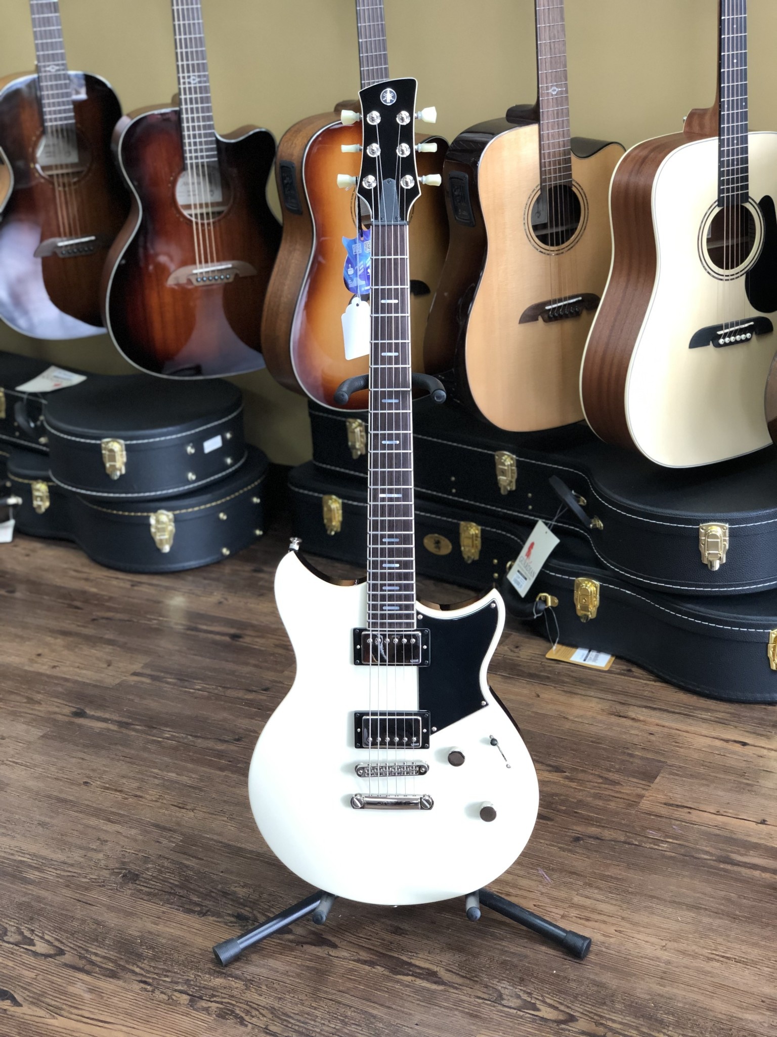 Yamaha Revstar Vintage White - Melody Time Music Yamaha Revstar Vintage White - Melody Time Music