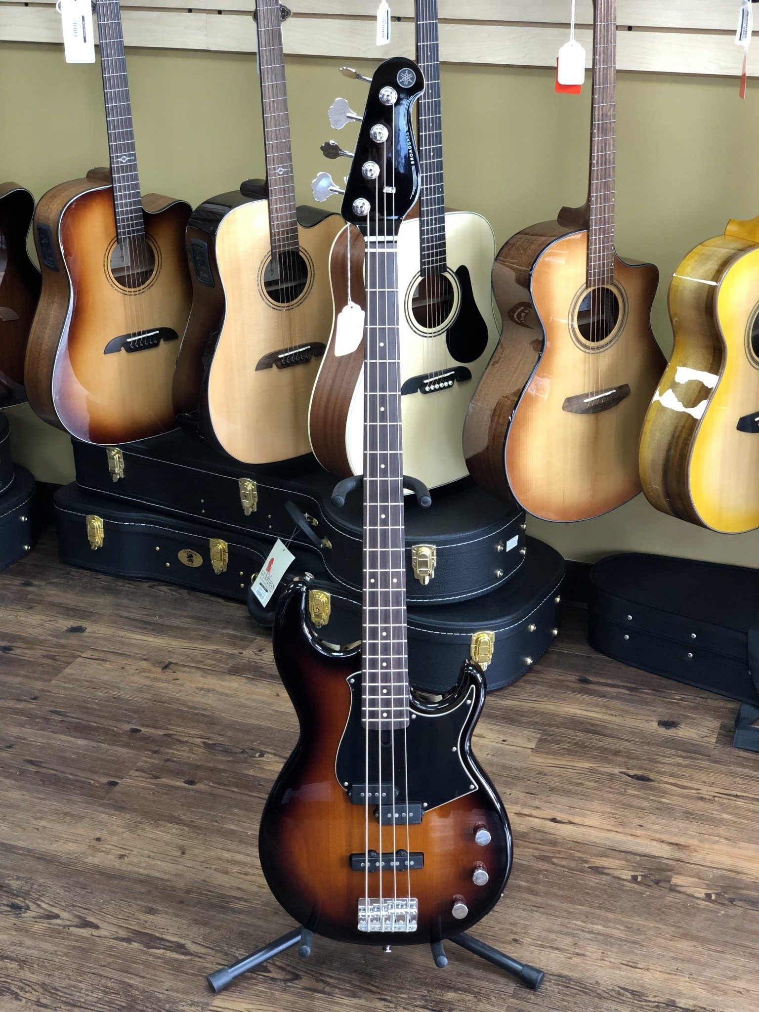 Yamaha TRBX304 Tri-fade Burst bass - Melody Time Music