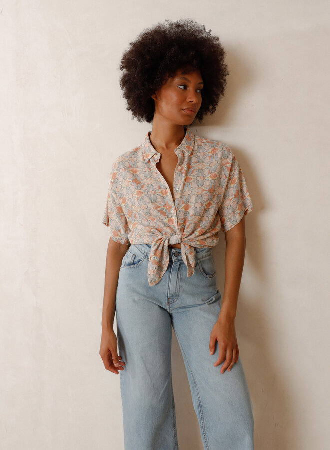 Blouse Indi & Cold imprimée pêche, jaune & gris quartz