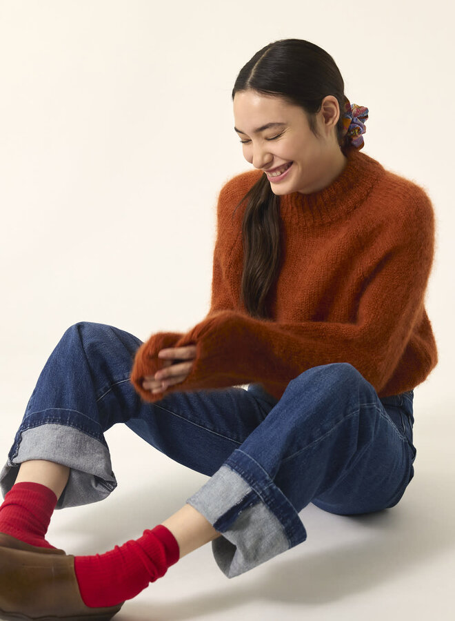 Tricot Des Petits Hauts Chachou à col montant orange lave