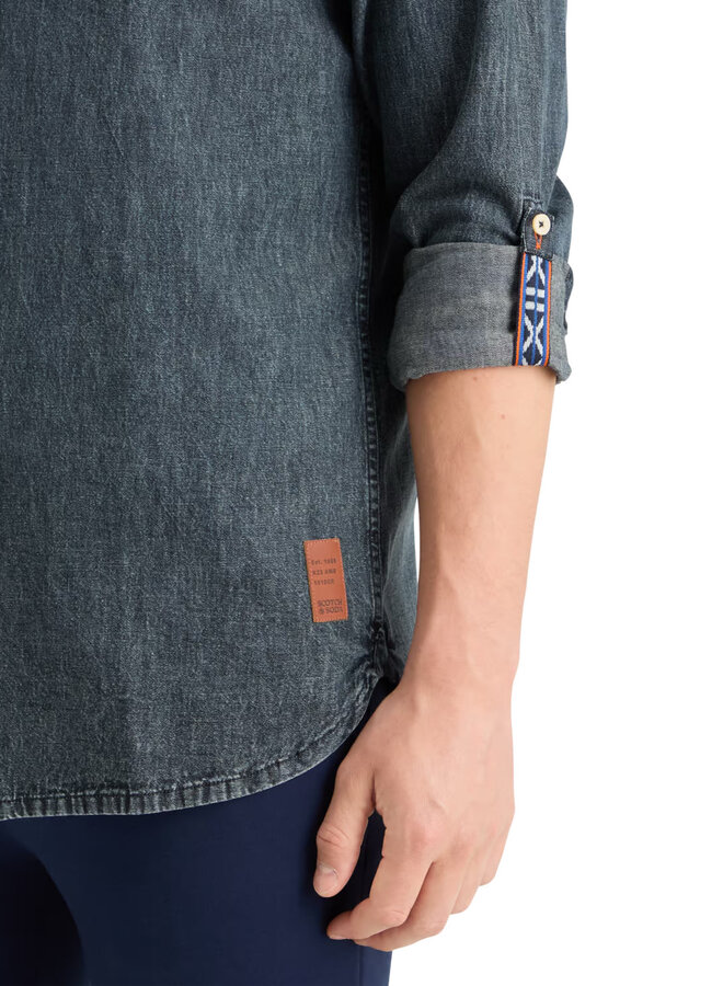 Chemise Scotch & Soda en jeans délavé bleue noire