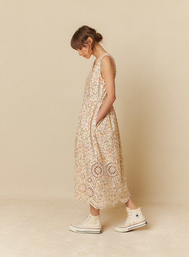 Robe Indi & Cold écrue imprimée paisley & broderies anglaises rose multi