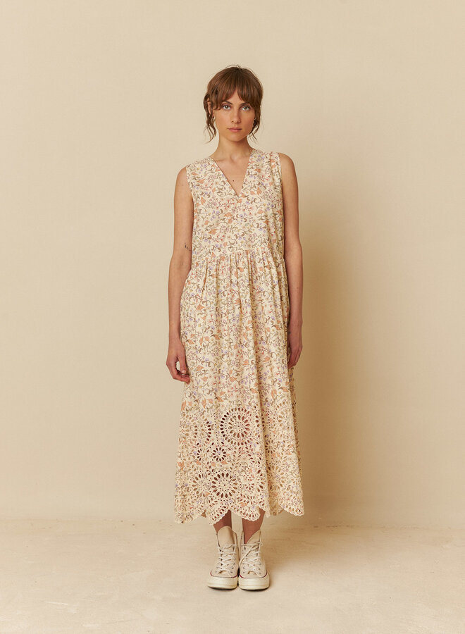Robe Indi & Cold écrue imprimée paisley & broderies anglaises rose multi