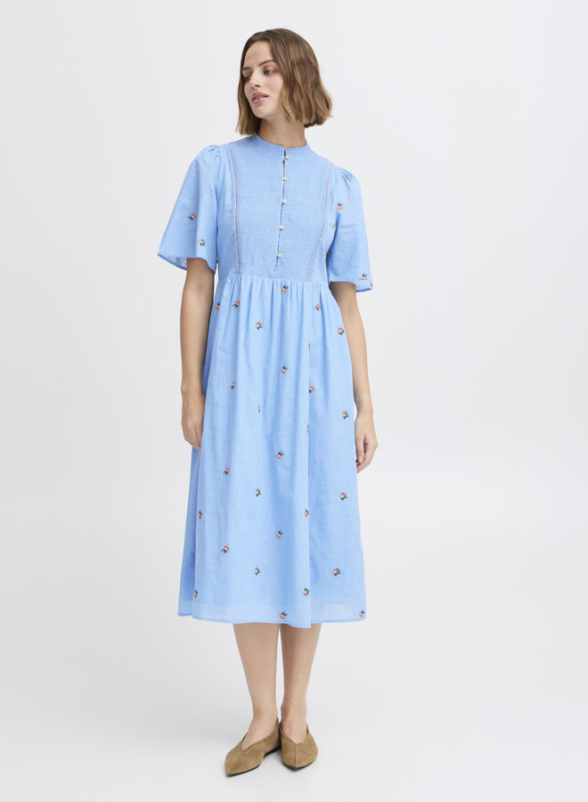 Robe Atelier Rêve Olivia à broderies de fleurs bleue