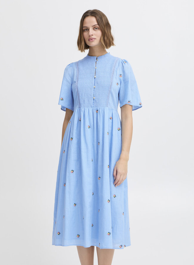 Robe Atelier Rêve Olivia à broderies de fleurs bleue