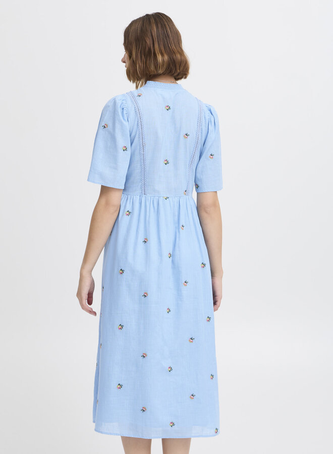 Robe Atelier Rêve Olivia à broderies de fleurs bleue