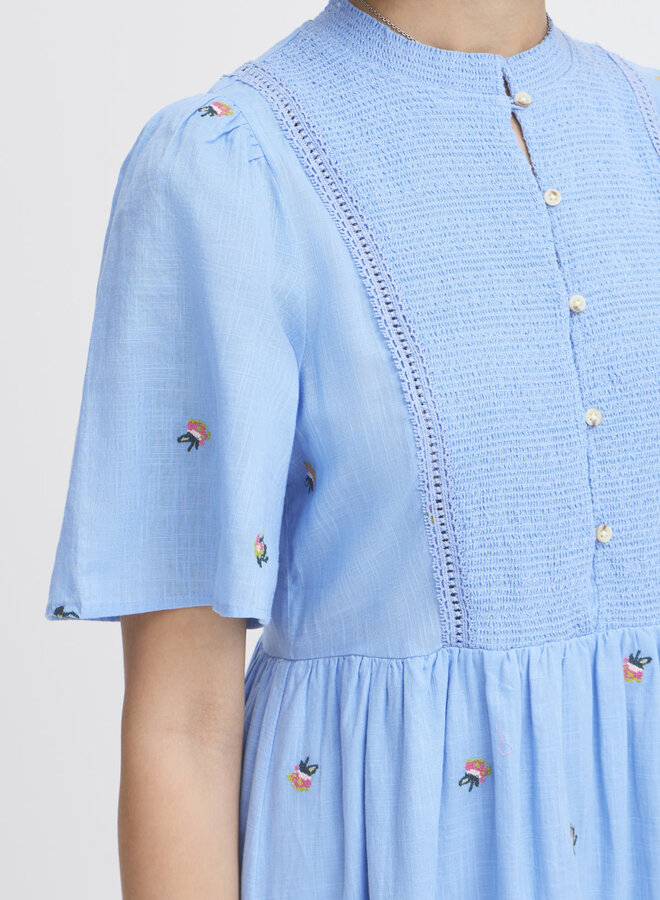 Robe Atelier Rêve Olivia à broderies de fleurs bleue