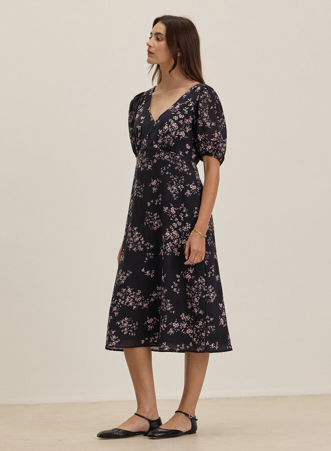 Robe Velvet India noire fleurie rose