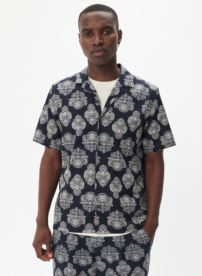 Chemise Matinique Klampo à manches courtes bleu marine à grosses fleurs paisley