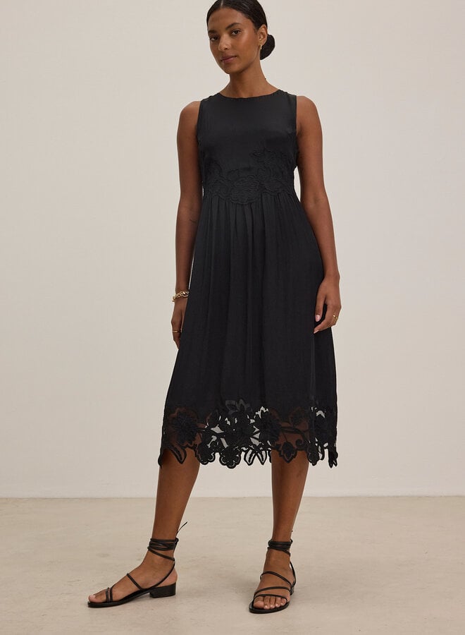 Robe Velvet Bianca à broderies noire