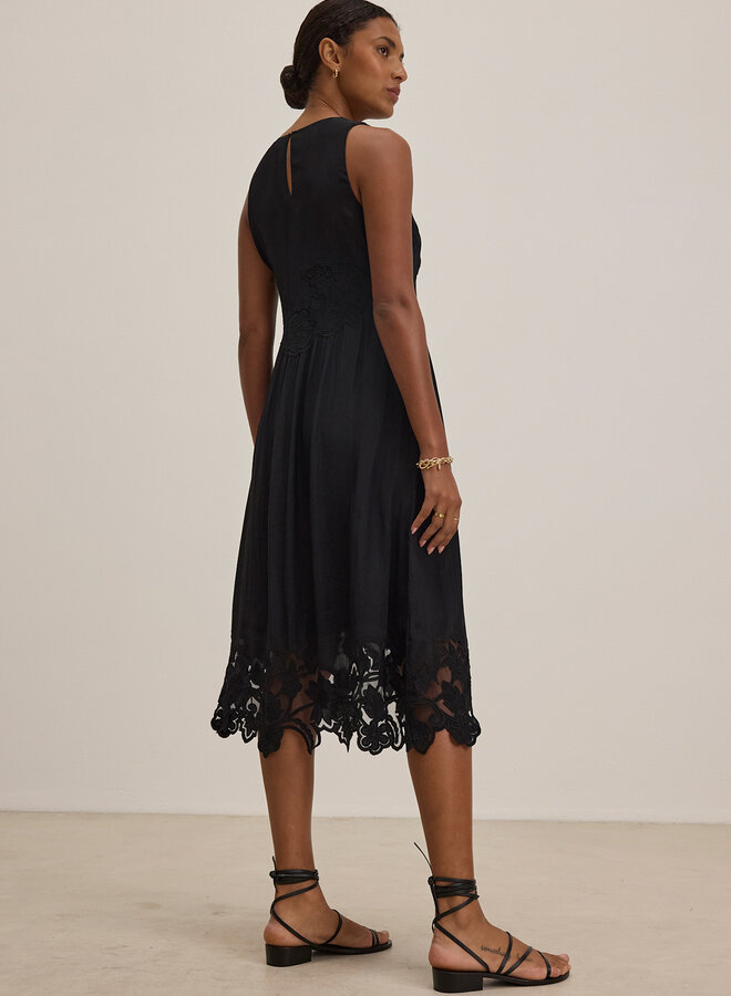 Robe Velvet Bianca à broderies noire