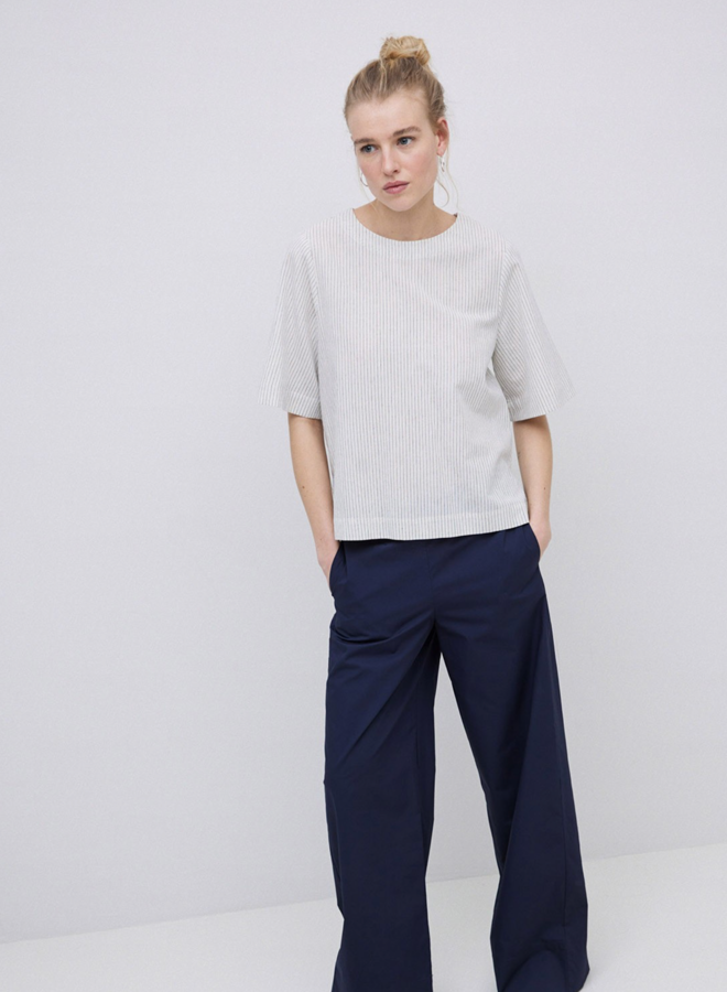 Blouse Yerse Ava à col rond écrue rayée bleu marine