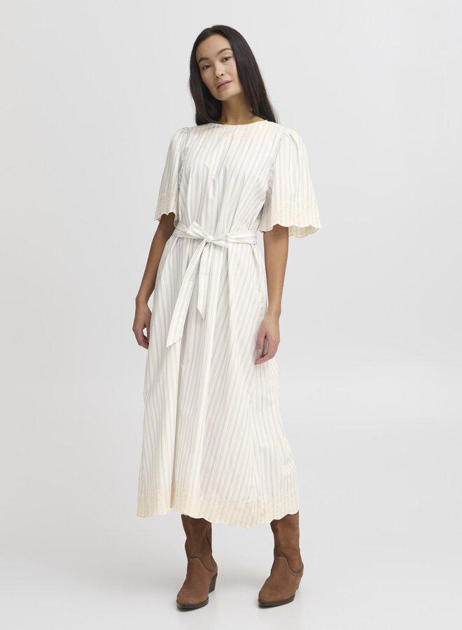 Robe longue Atelier Rêve Maja beige bouleau rayée bleu ciel