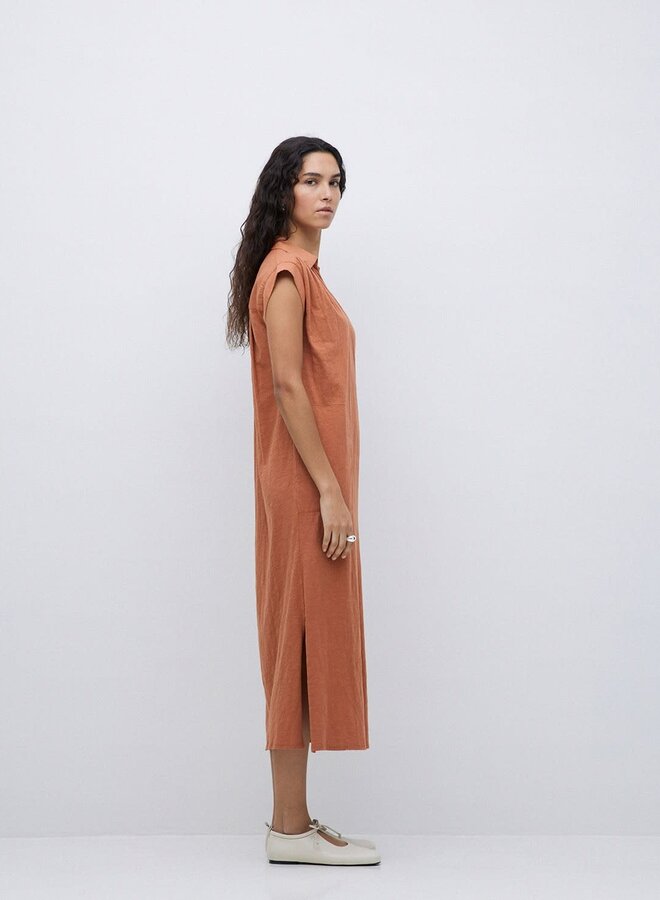 Robe longue Yerse Claudie à col polo acajou