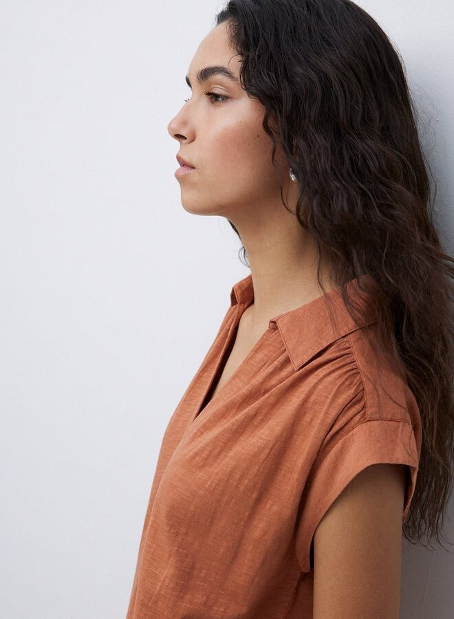 Robe longue Yerse Claudie à col polo acajou