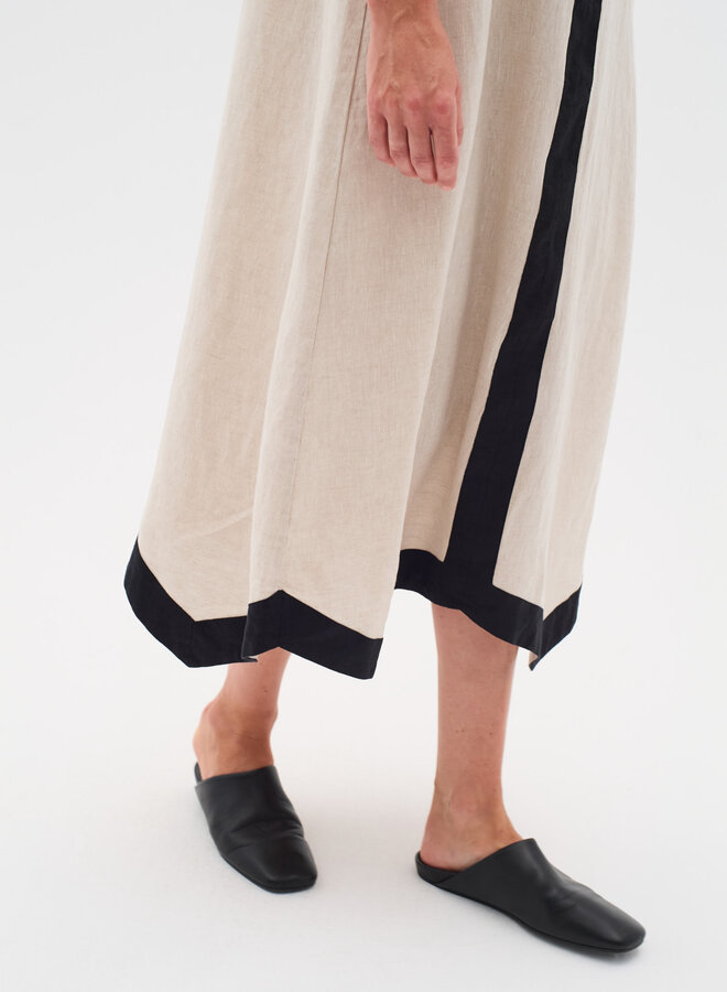 Robe InWear Rigitta beige lin naturel à bandes contrastes noires