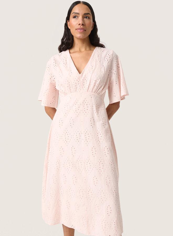 Robe Soaked in luxury Joella en broderies anglaises rose