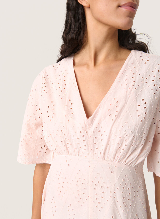 Robe Soaked in luxury Joella en broderies anglaises rose