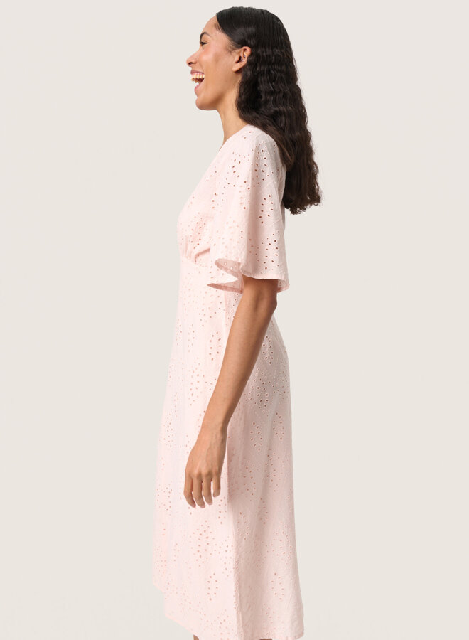 Robe Soaked in luxury Joella en broderies anglaises rose