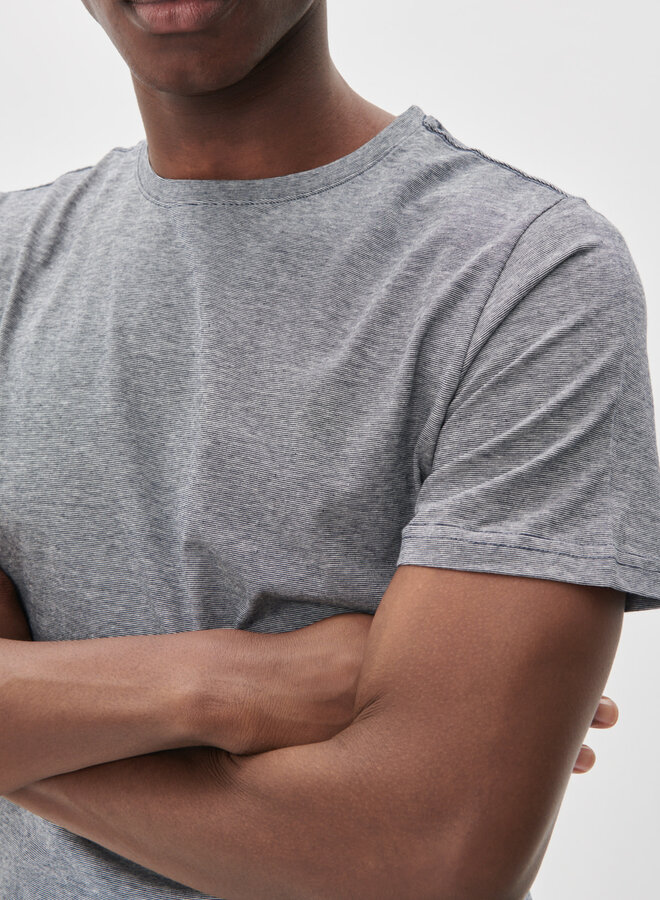 T-shirt Matinique Jermane à fines rayures bleu marine