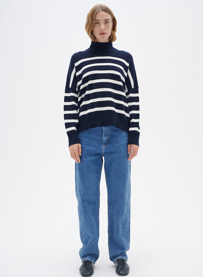 Tricot InWear Tenley à col montant bleu marine rayé écru
