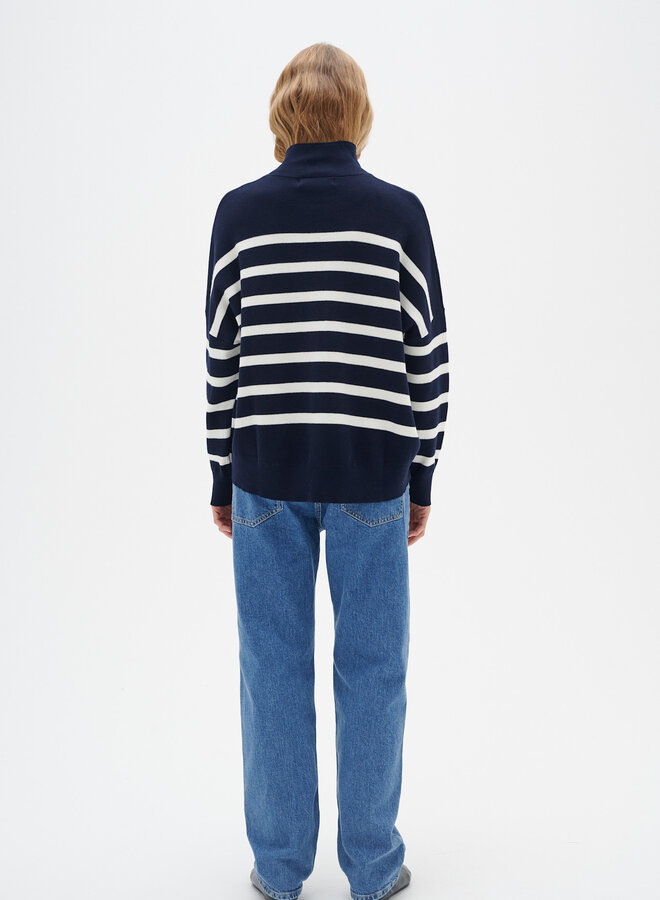 Tricot InWear Tenley à col montant bleu marine rayé écru