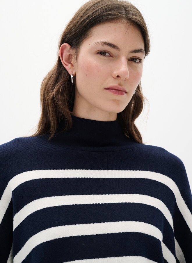 Tricot InWear Tenley à col montant bleu marine rayé écru
