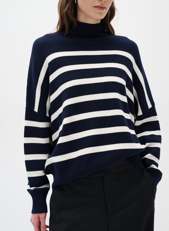 Tricot InWear Tenley à col montant bleu marine rayé écru