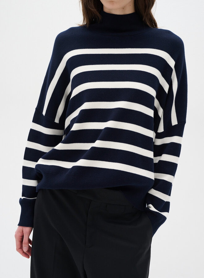 Tricot InWear Tenley à col montant bleu marine rayé écru