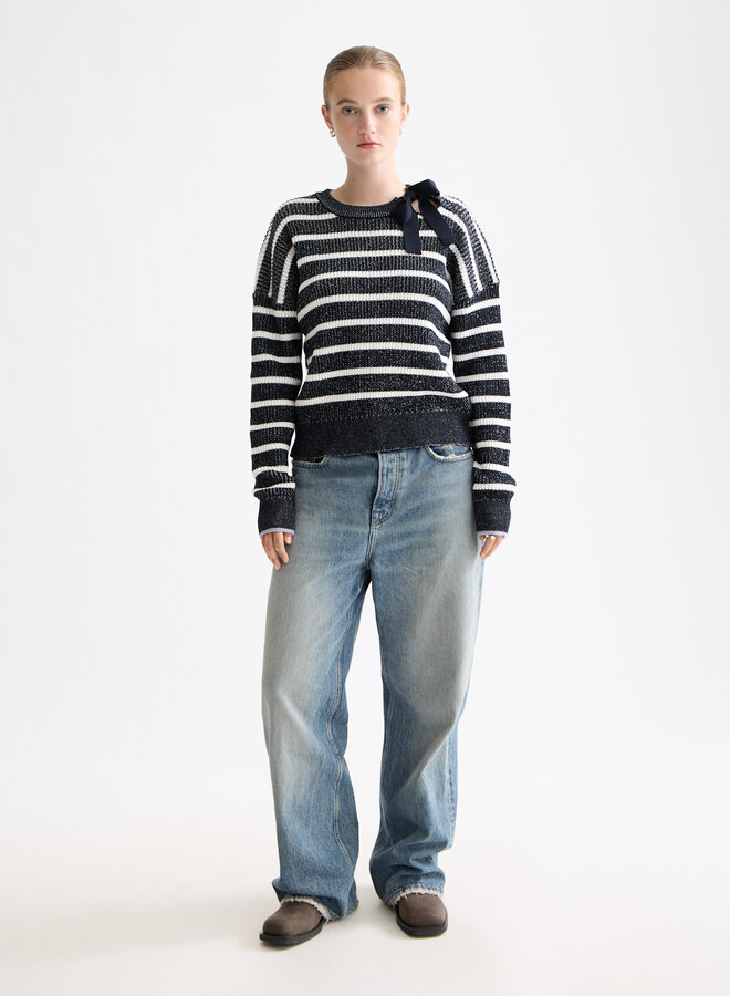 Tricot Scotch & Soda rayé bleu marine & écru avec boucle au col