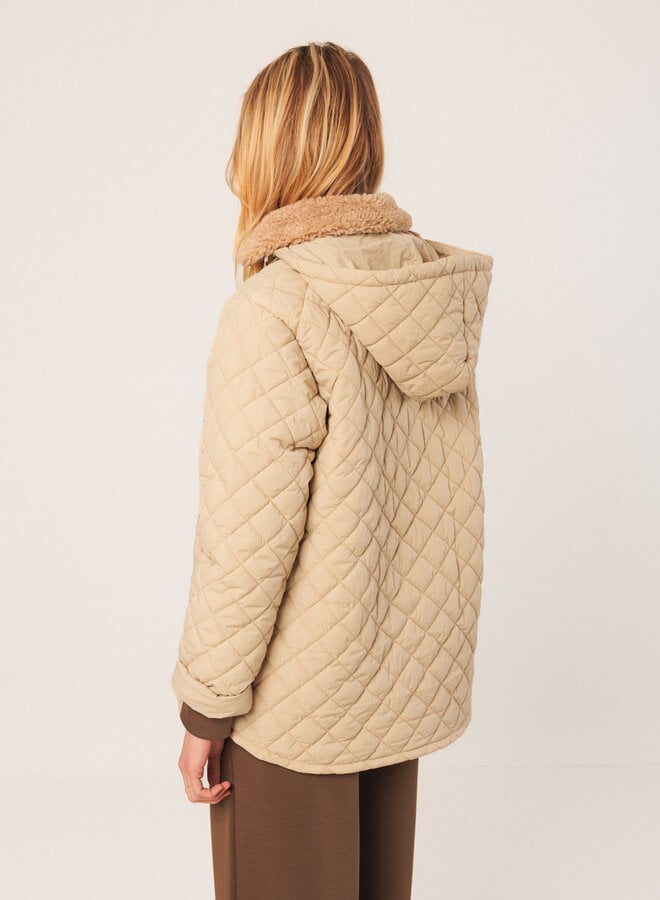 Manteau Indi & Cold matelassé avec col teddy & capuche crème