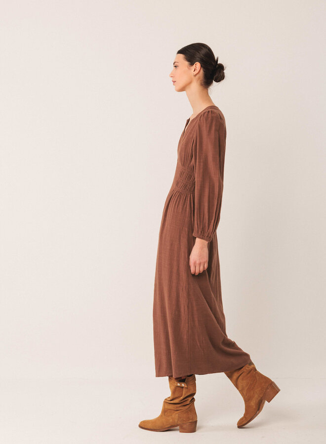 Robe longue Indi & Cold à col V brun tabac