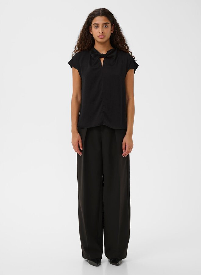 Haut InWear Danni satinée avec noeud au cou noir