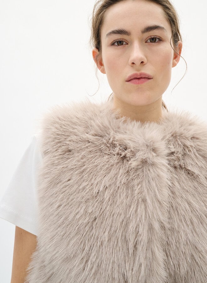 Veste InWear Zariah sans manches poilue beige argile