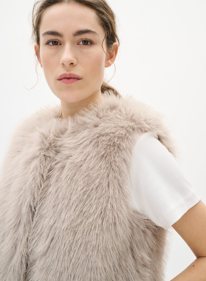 Veste InWear Zariah sans manches poilue beige argile