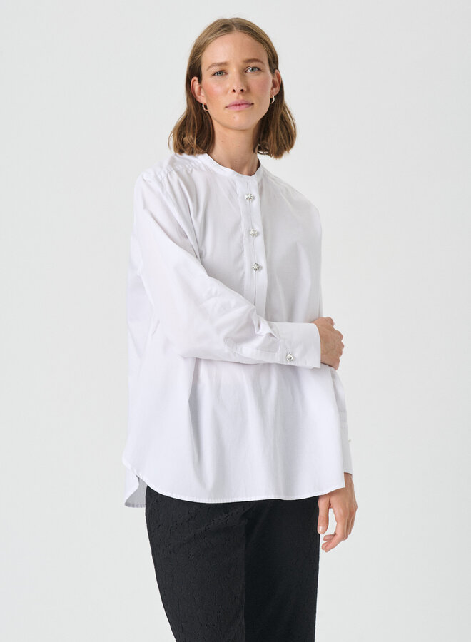 Blouse Part Two Vildana à col rond avec boutons cristaux blanche