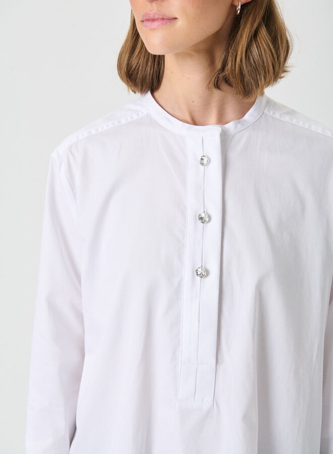 Blouse Part Two Vildana à col rond avec boutons cristaux blanche