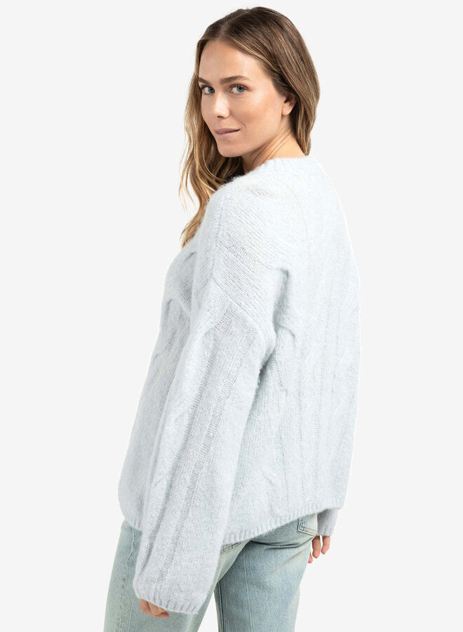 Tricot Yaya à mailles torsadées bleu pâle