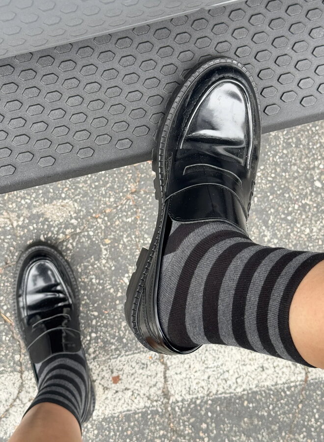 Bas Le Bon Shoppe Wally gris charcoal à rayures larges noires