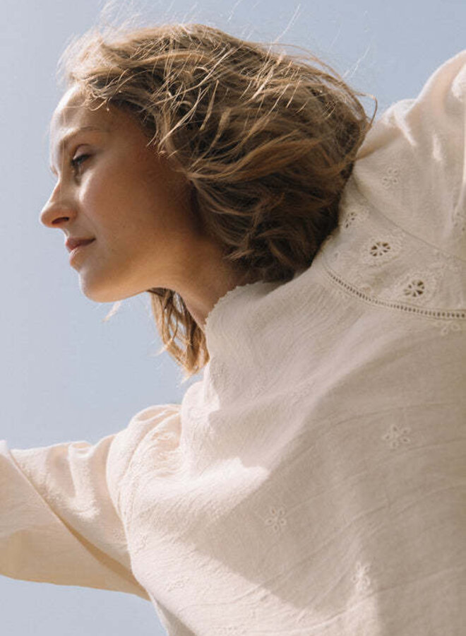 Chemise Indi&Cold col rond avec broderie anglaise écrue