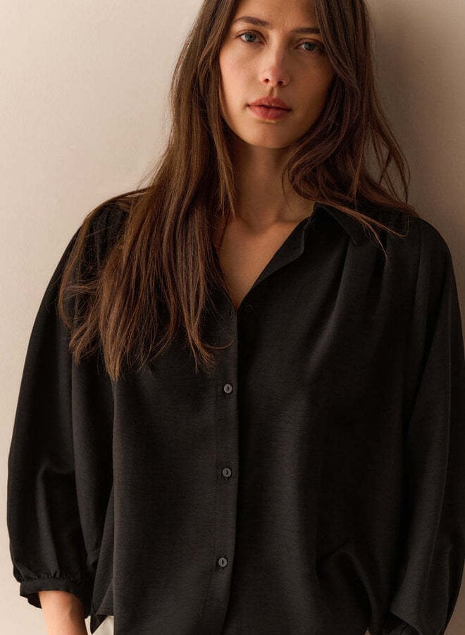 Blouse Yaya à col classique ample & courte noire