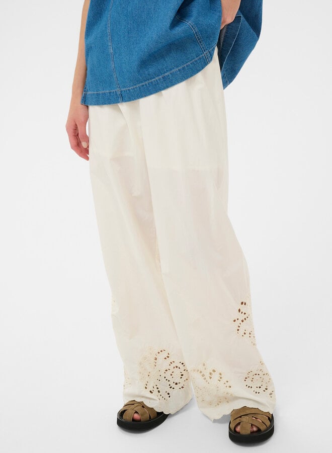 Pantalon Part Two Agnethe à broderies anglaises écru