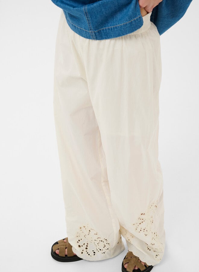 Pantalon Part Two Agnethe à broderies anglaises écru