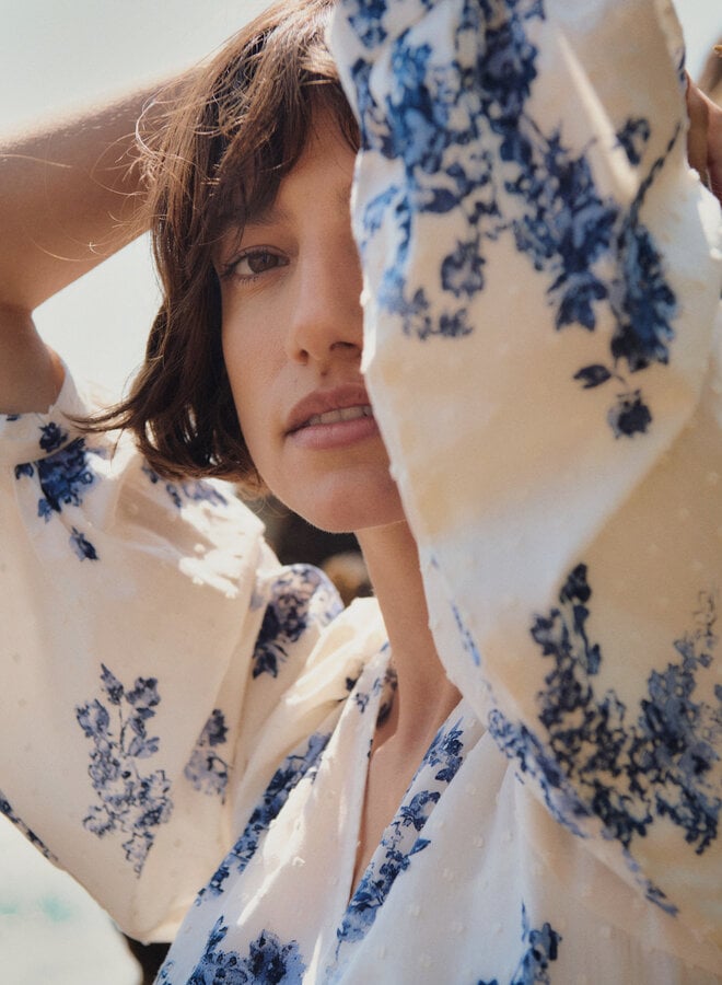 Robe longue Part Two Alya cache-coeur blanc cassé imprimée bleu indigo