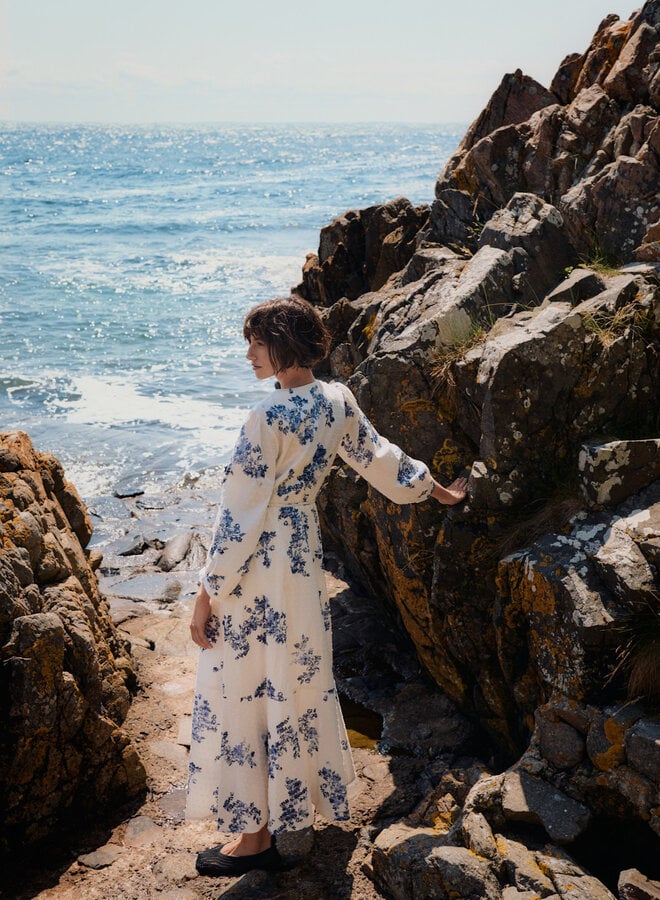 Robe longue Part Two Alya cache-coeur blanc cassé imprimée bleu indigo