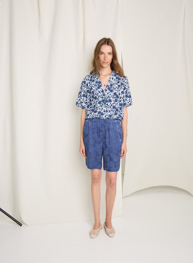 Blouse Atelier Rêve Iris bleue pâle fleurie bleu indigo